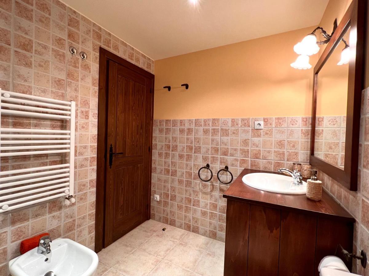Apartament De La Vall Ferrera - L'Amfitriona Areu Exterior photo